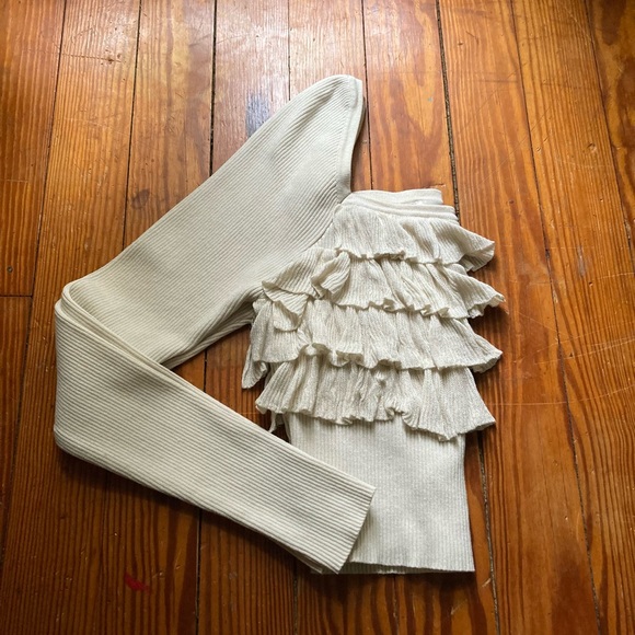 *Sold* Tiered ruffle front top size S/M - Picture 4 of 11